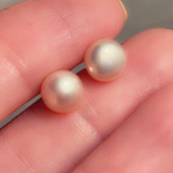 Sterling Silver Freshwater Pearl Stud Earrings Light Purple 7mm - Picture 3 of 10